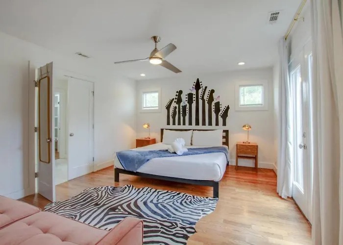 Howdy House New And Trendy With Rooftop Deck Nashville